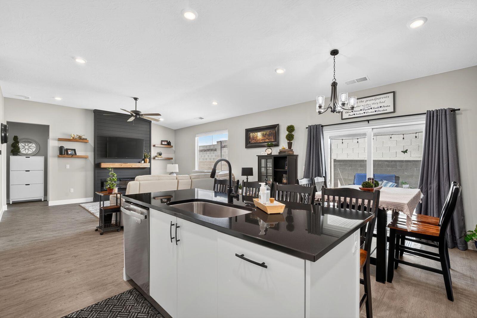 PEREGRINE POINTE WEST - Residential