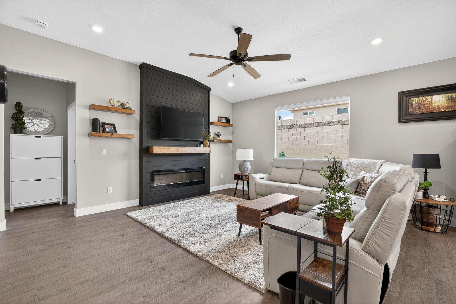 PEREGRINE POINTE WEST - Residential