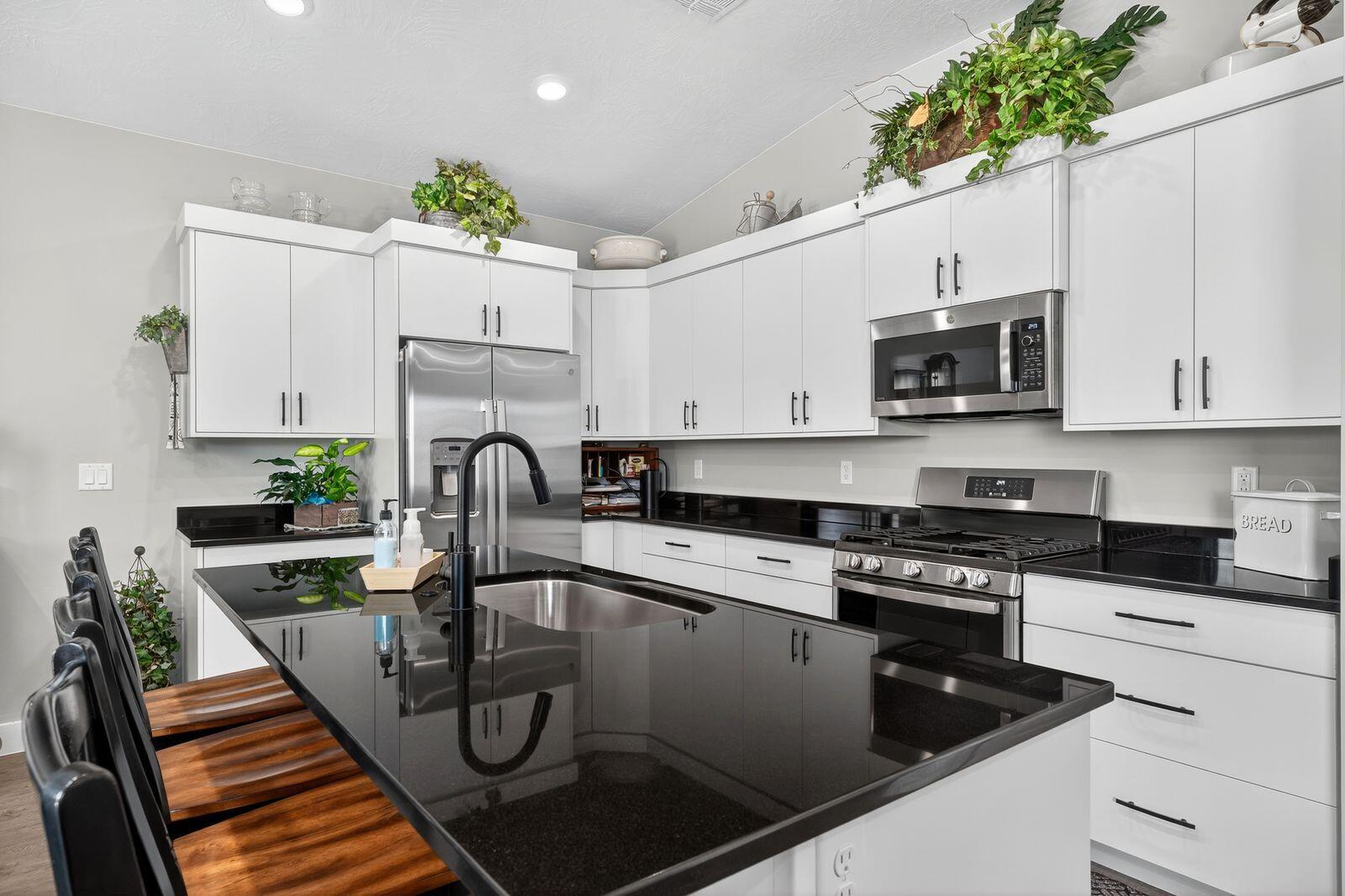 PEREGRINE POINTE WEST - Residential