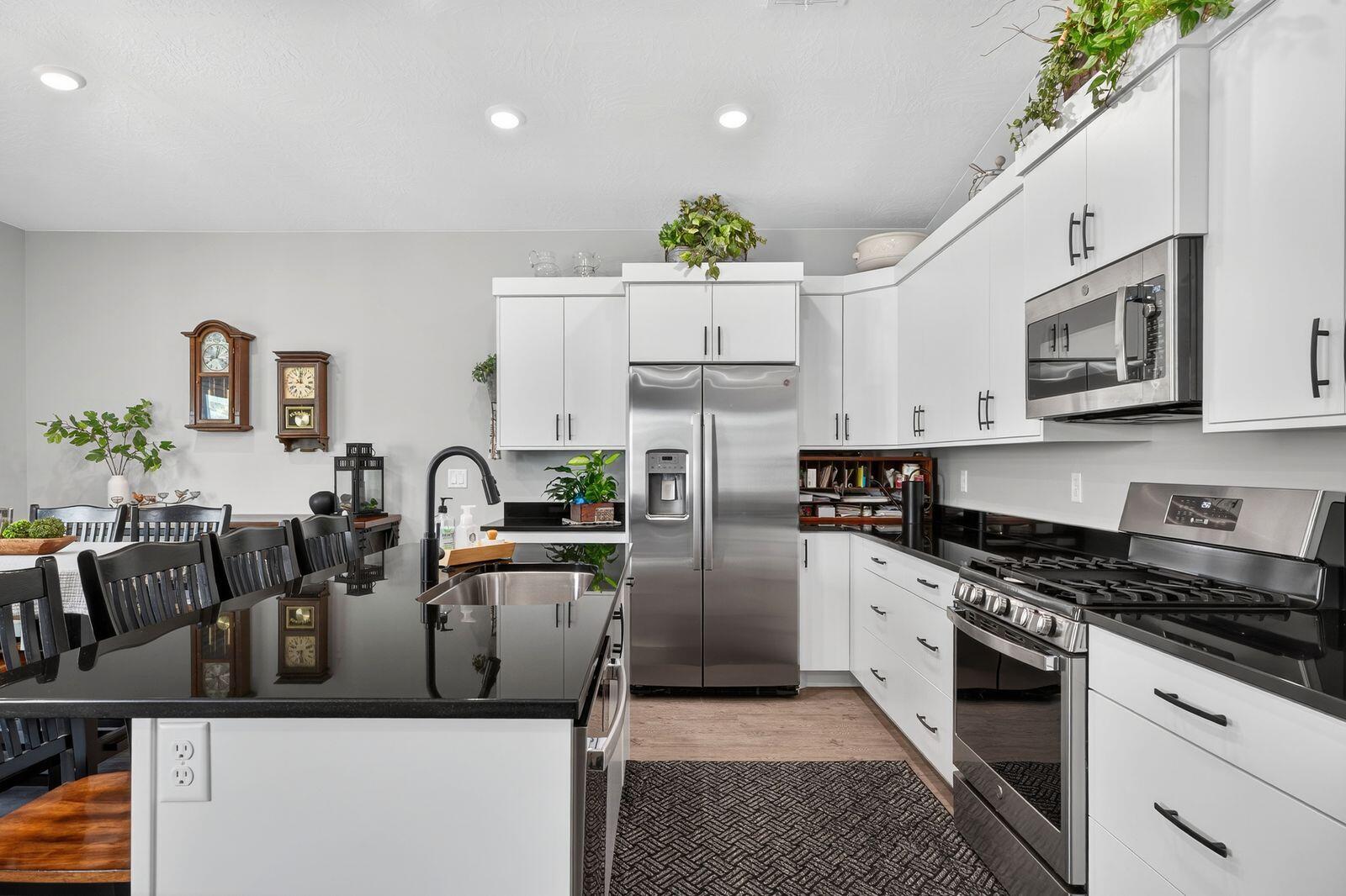 PEREGRINE POINTE WEST - Residential