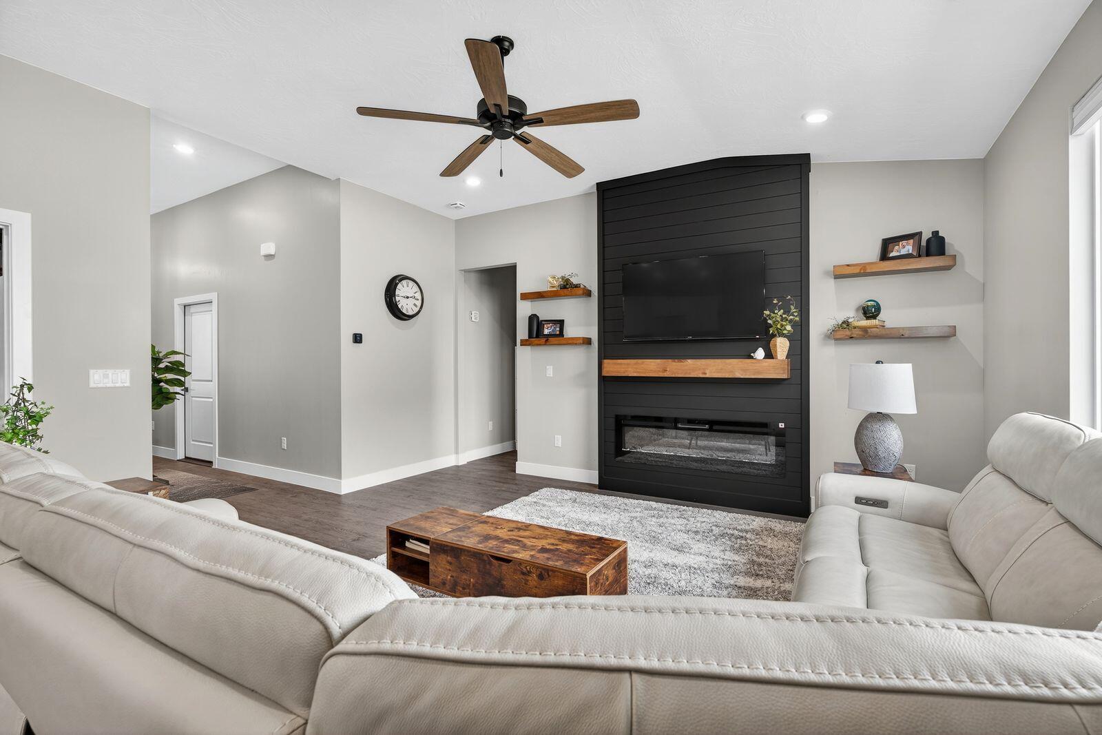 PEREGRINE POINTE WEST - Residential