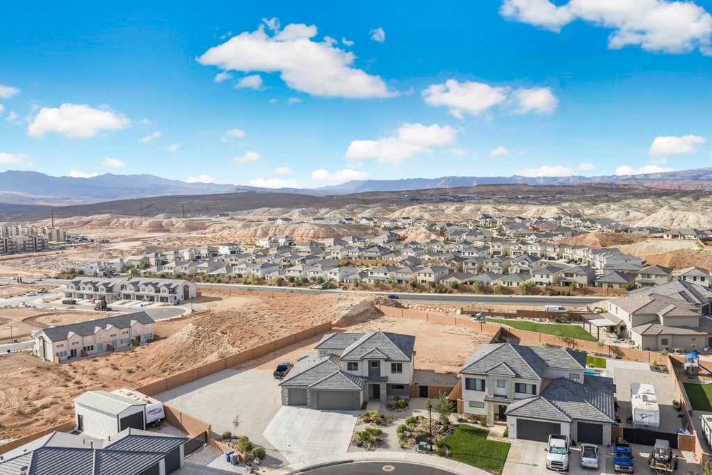 Photo of 1501 E Mountain Trail, Saint George, UT 84790 (MLS # 26-276310)