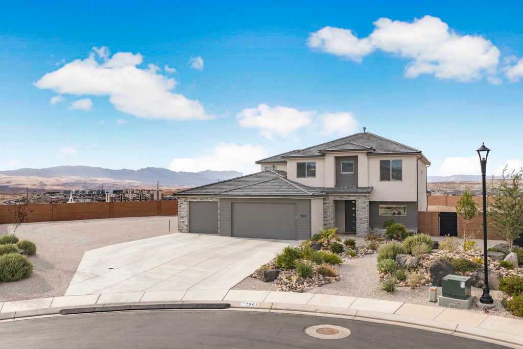 Photo of 1501 E Mountain Trail, Saint George, UT 84790 (MLS # 26-276310)