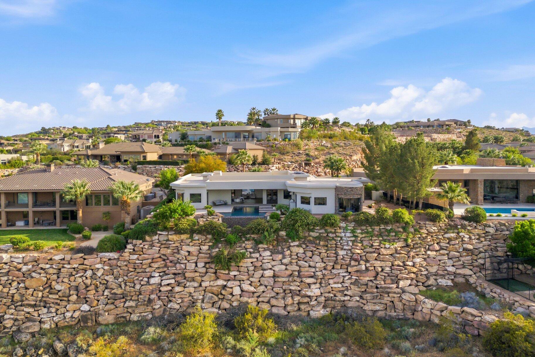 STONE CLIFF - Residential