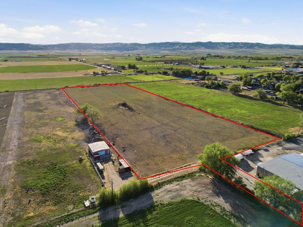 Photo of 200 W 880 S, Nephi, UT 84648 (MLS # 26-273399)