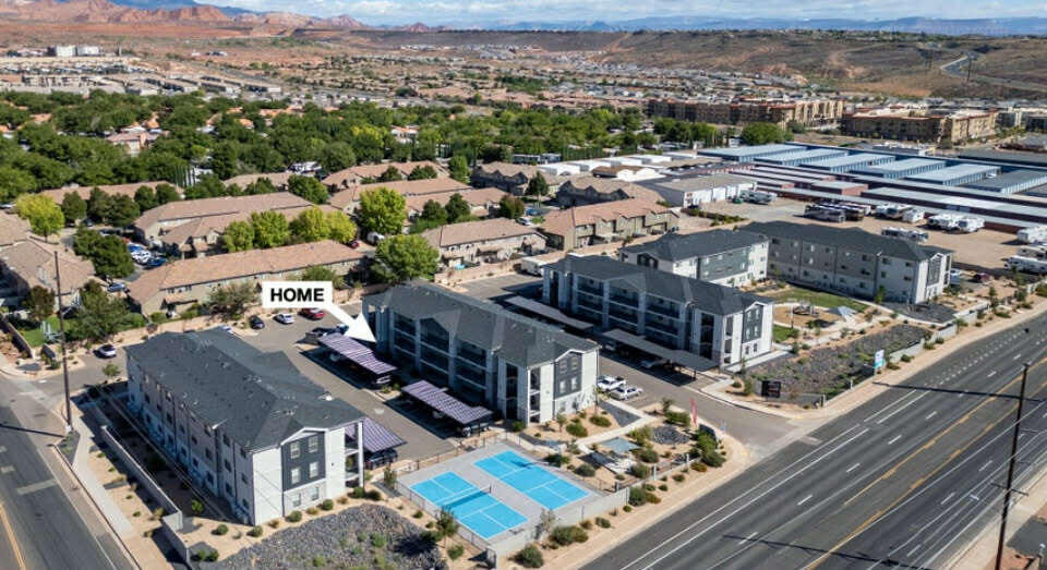 RED VISTA CONDO - Residential