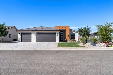 Photo of 6043 S Hydrangea Way, Saint George, UT 84790 (MLS # 26-274786)