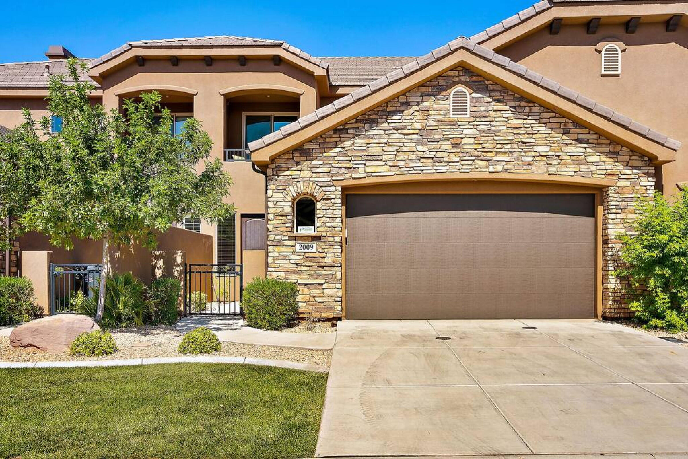 CORAL RIDGE TOWNHOMES - Residential