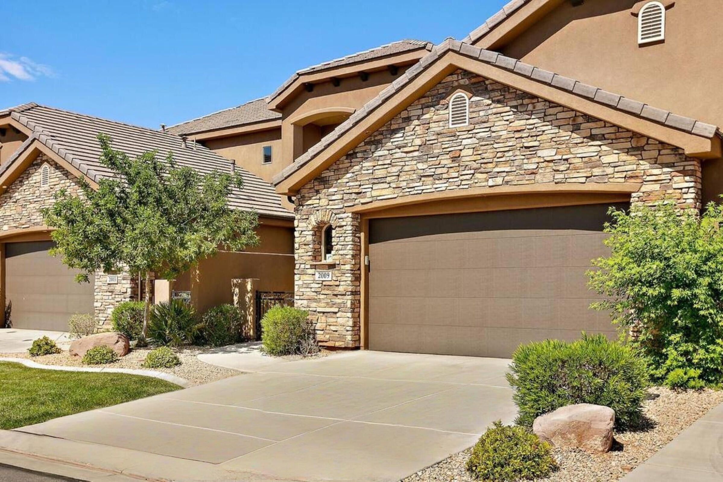 CORAL RIDGE TOWNHOMES - Residential