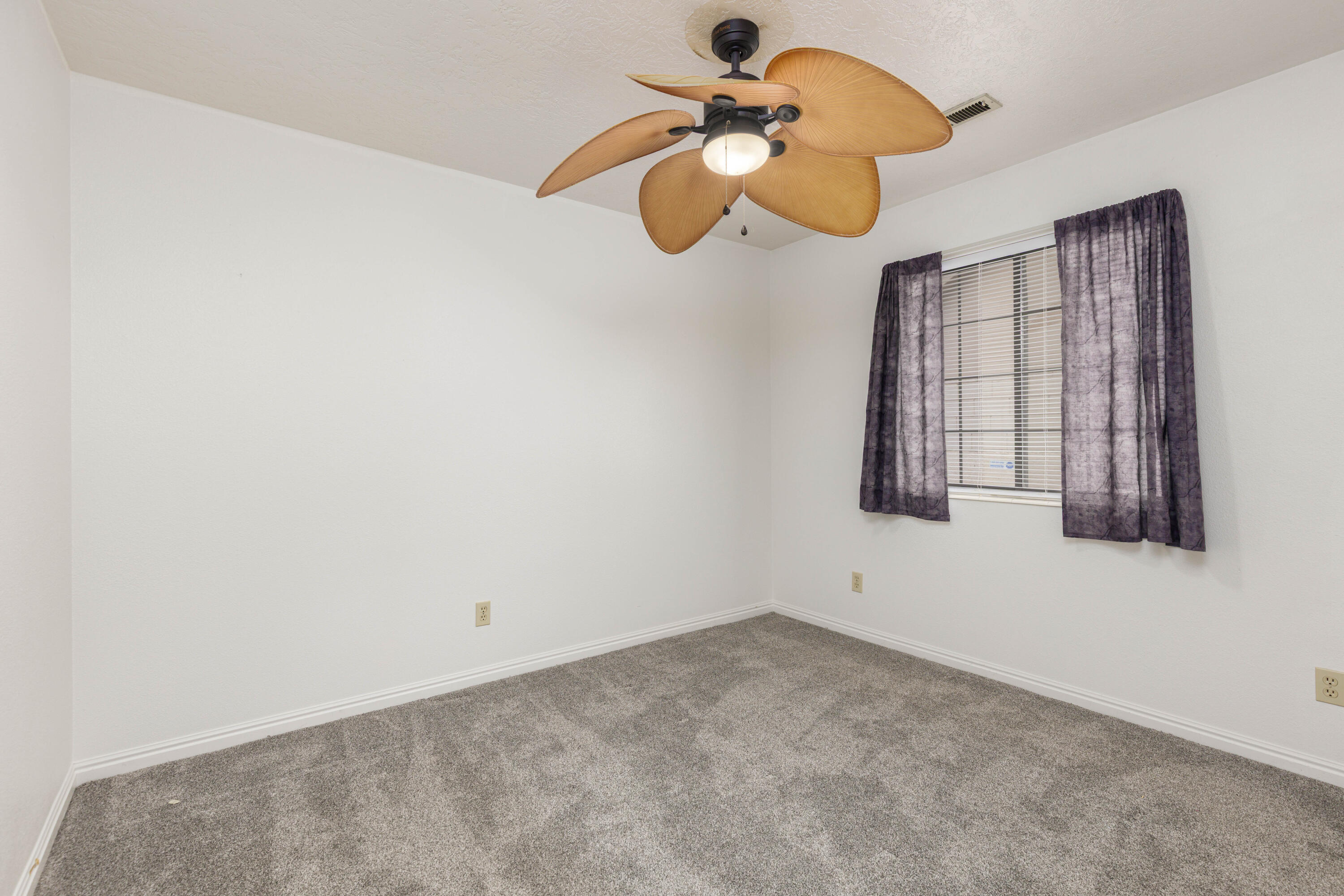 EAGLE'S LANDING - Residential