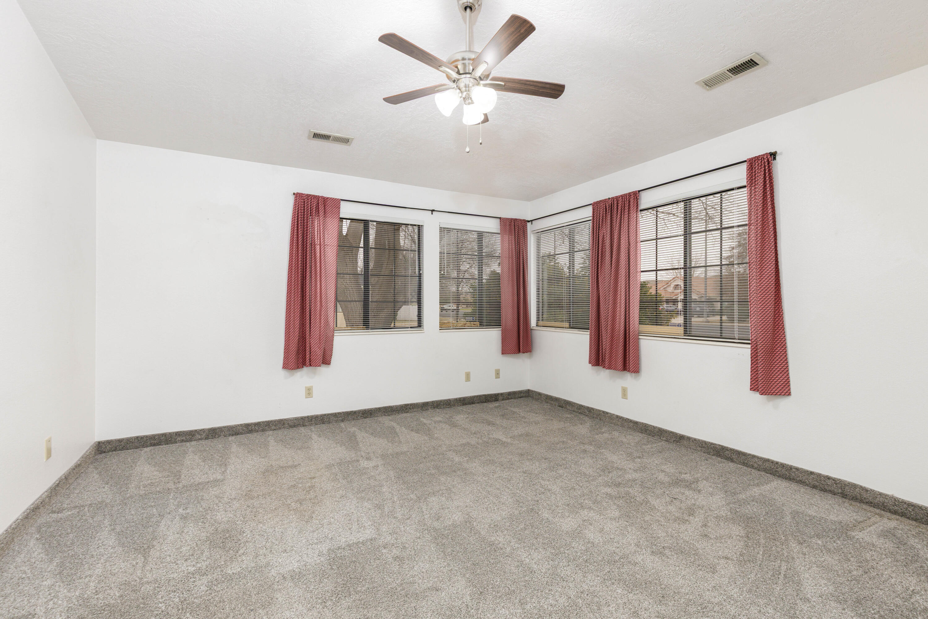 EAGLE'S LANDING - Residential