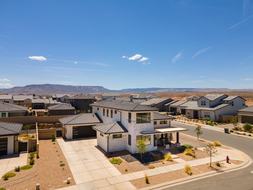 Photo of 755 W Juniper Hill DR, Saint George, UT 84790 (MLS # 25-266092)