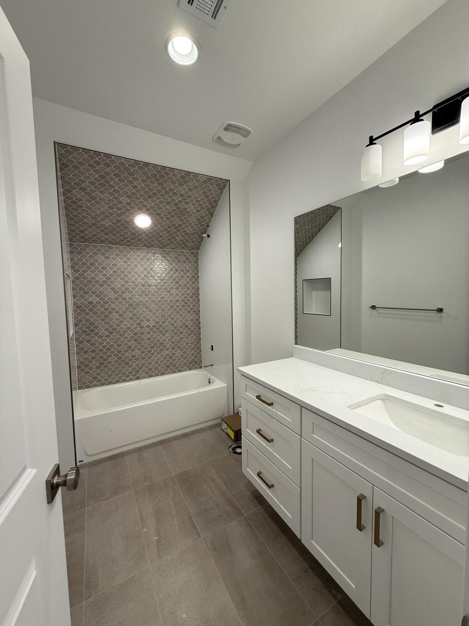 HAWKEYE POINTE SUB - Residential