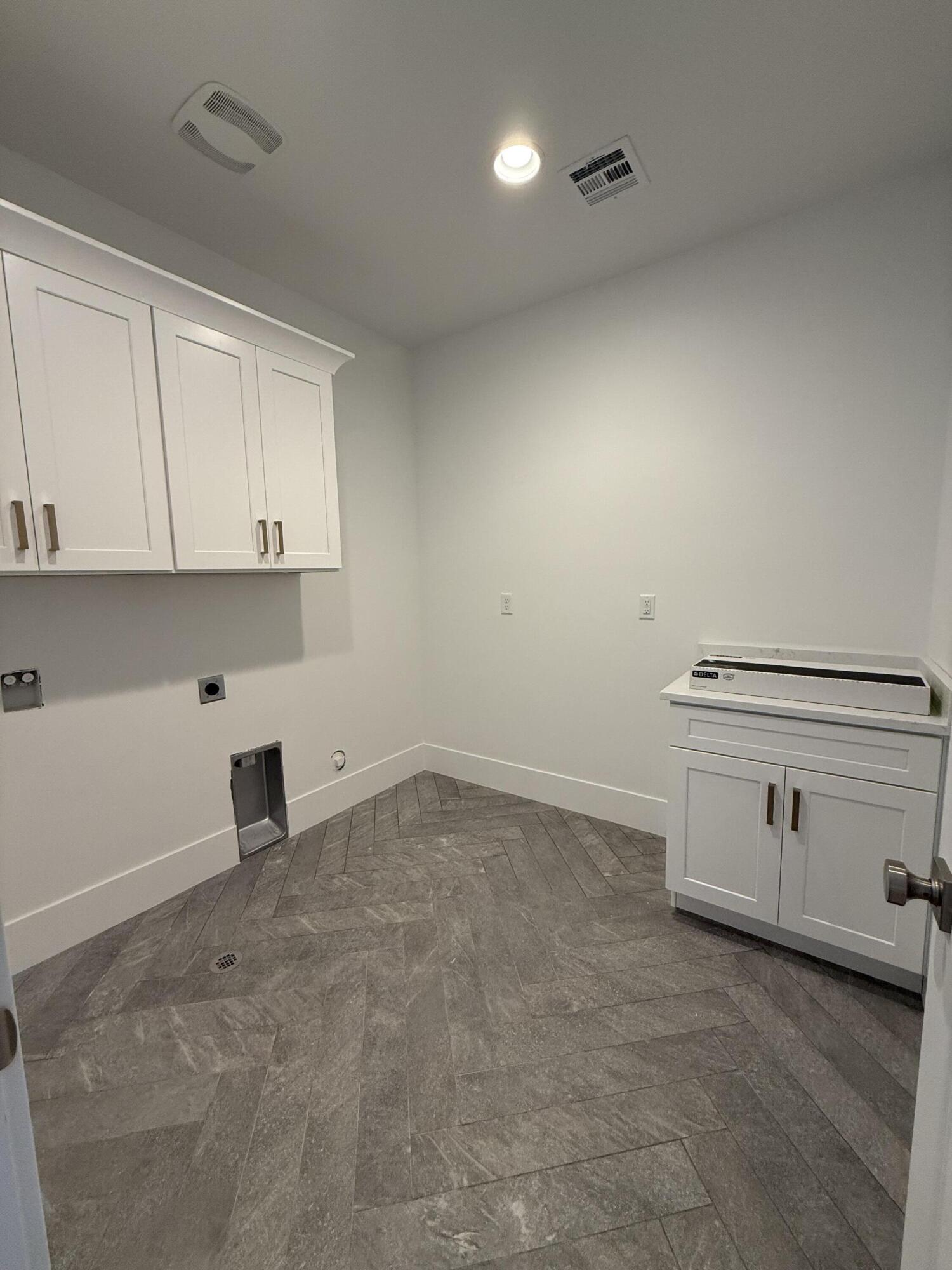 HAWKEYE POINTE SUB - Residential