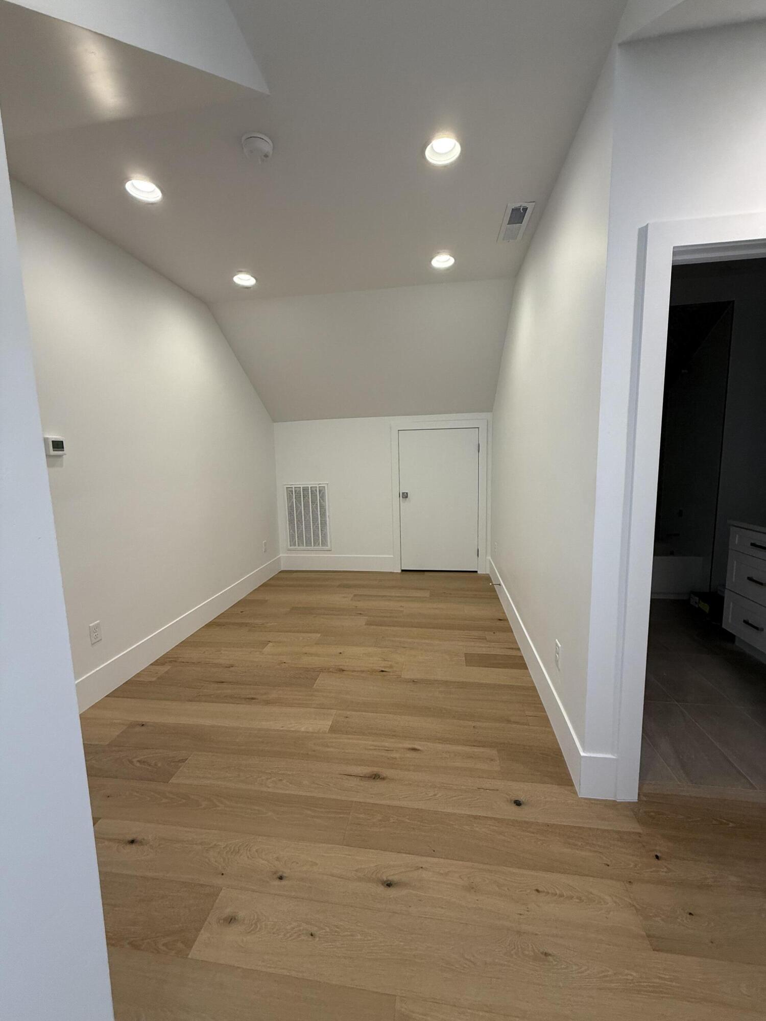 HAWKEYE POINTE SUB - Residential