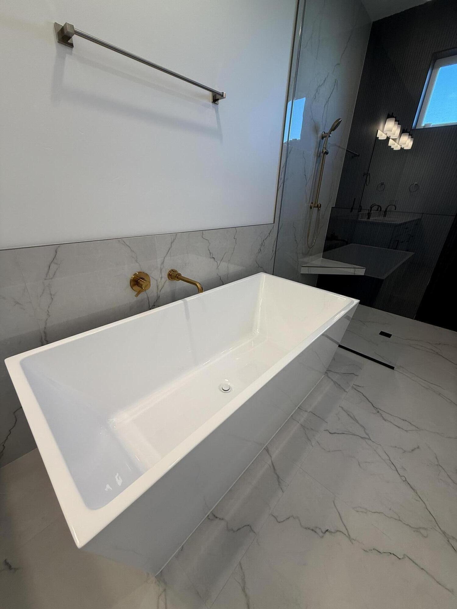 HAWKEYE POINTE SUB - Residential