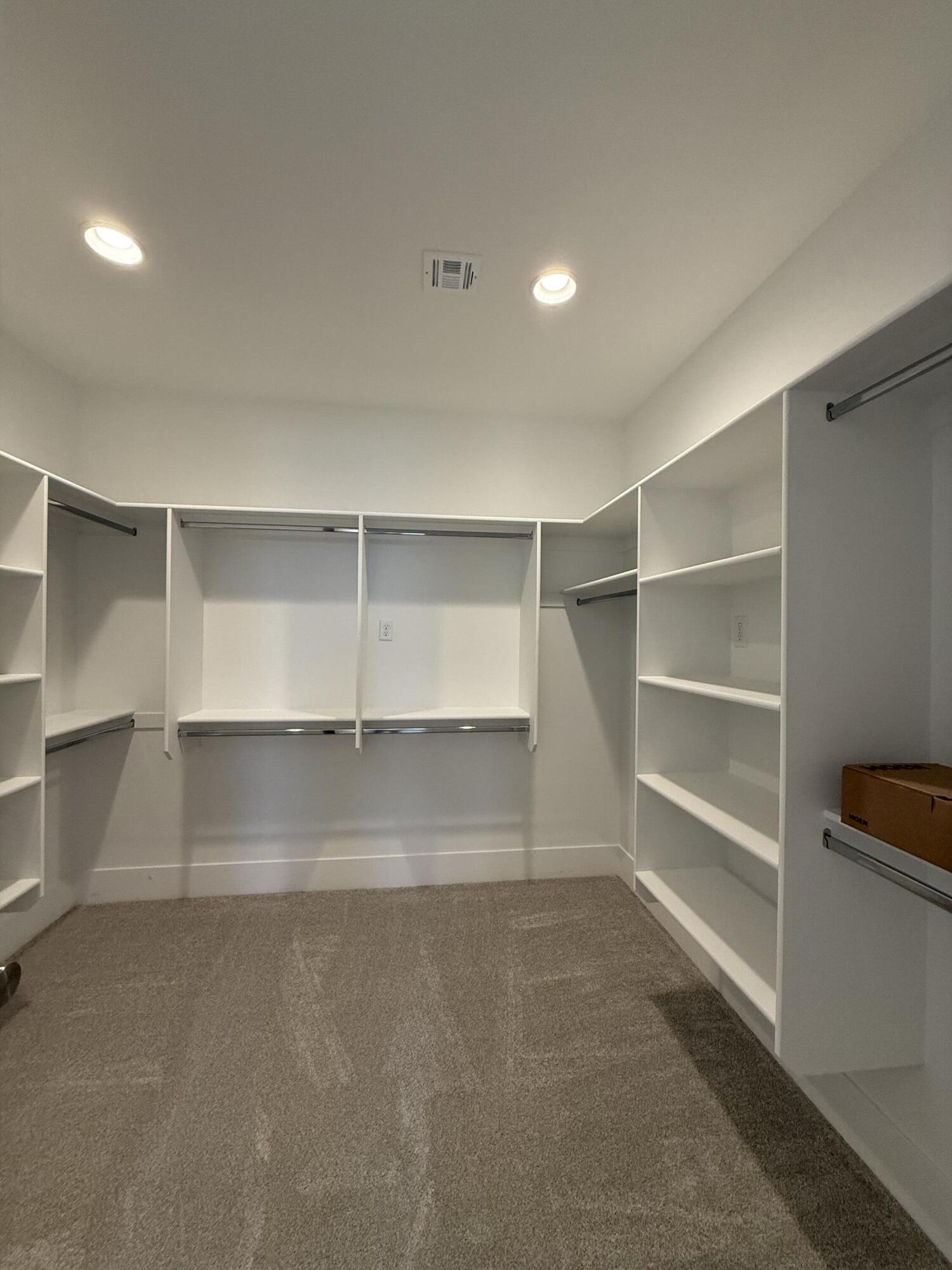 HAWKEYE POINTE SUB - Residential