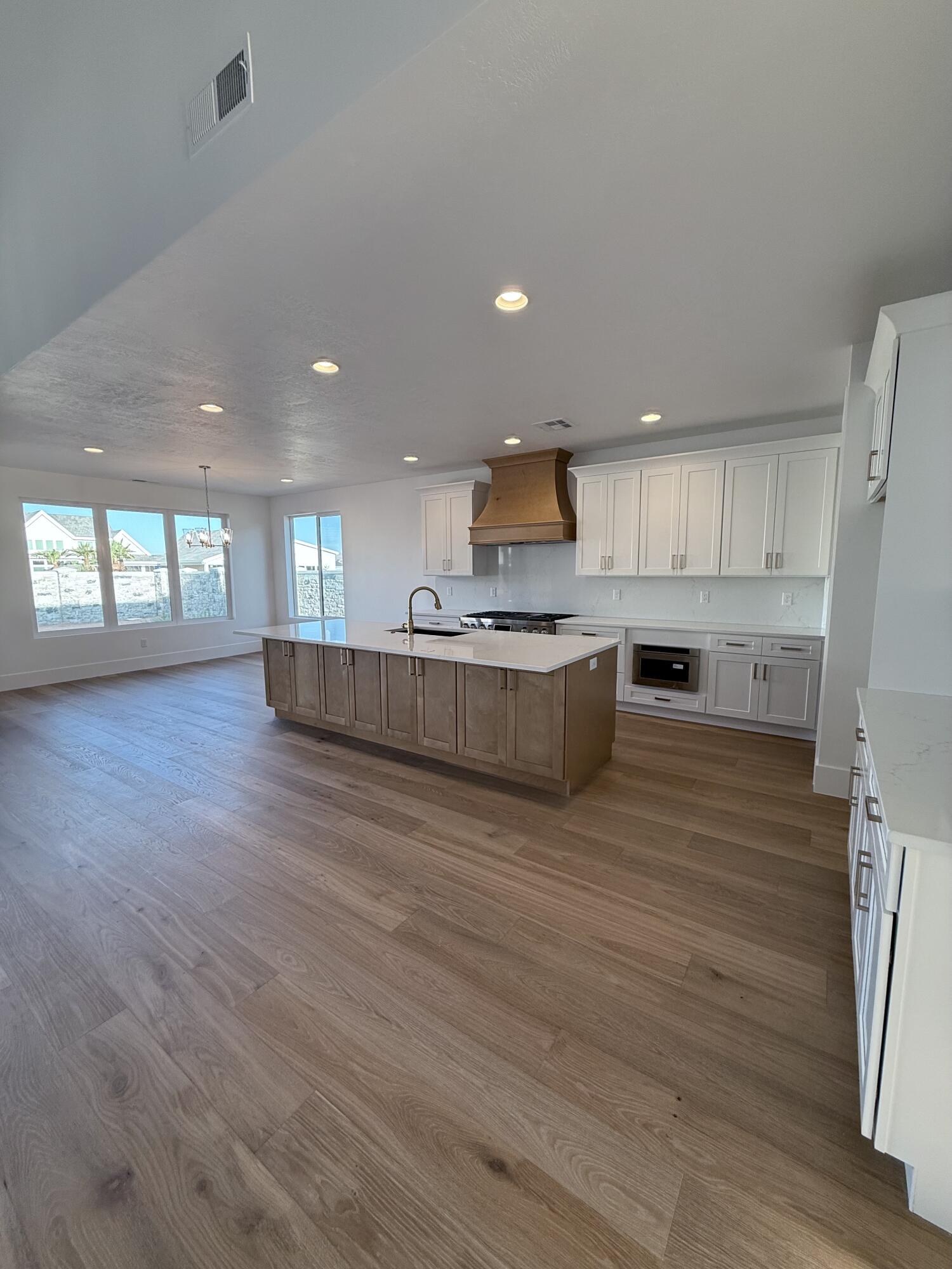 HAWKEYE POINTE SUB - Residential