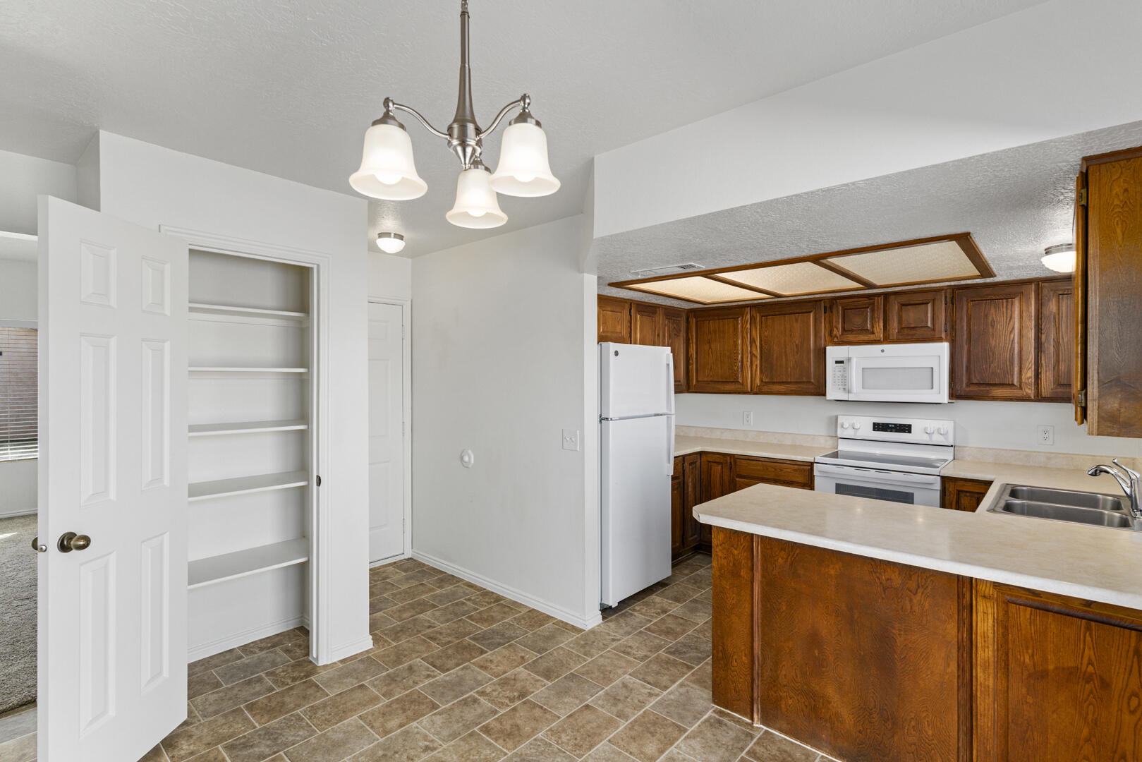 SPANISH PALMS TOWNHOMES - Residential