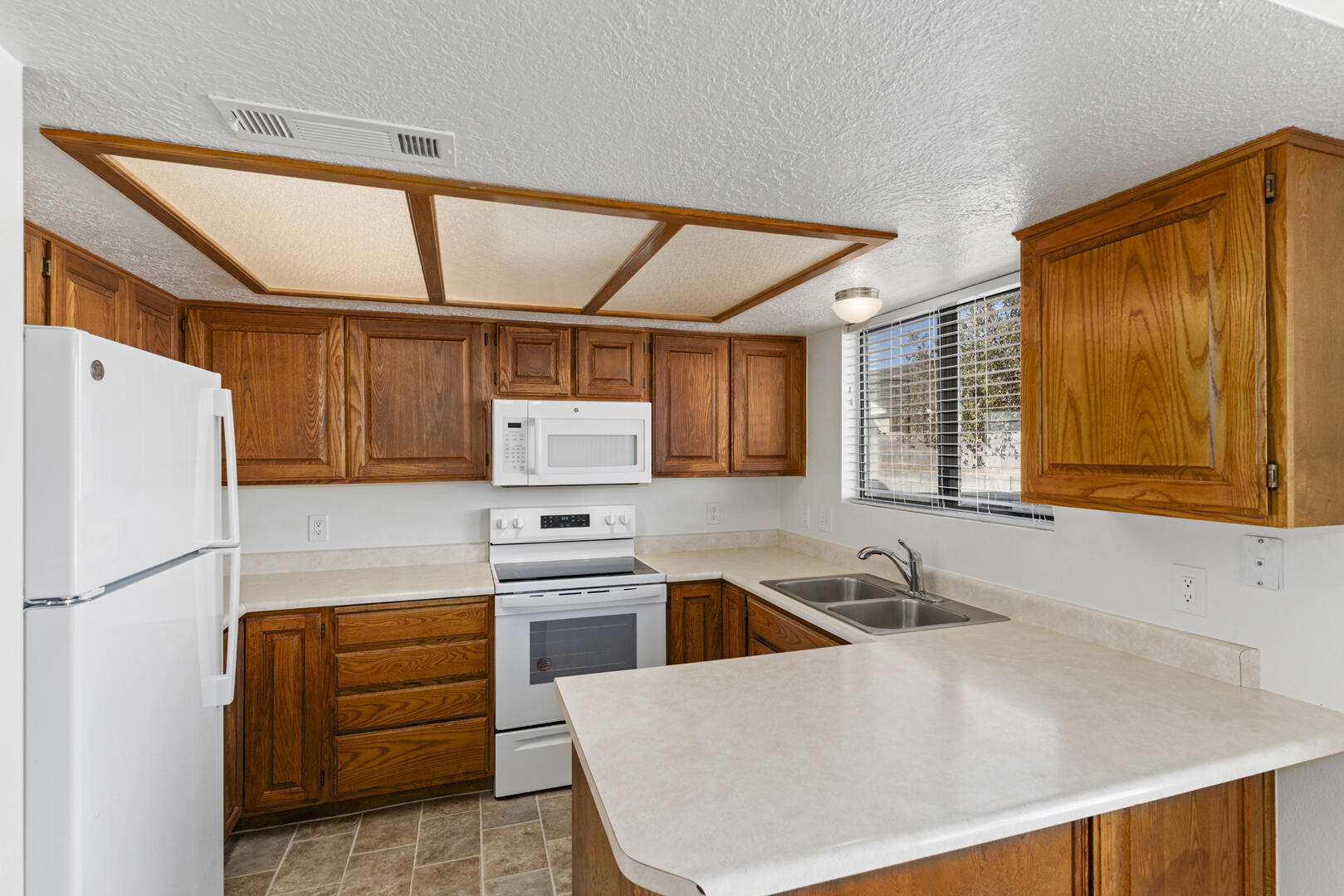 SPANISH PALMS TOWNHOMES - Residential