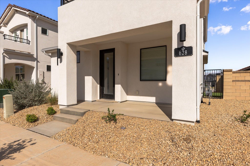 Photo of 628 W Juniper Hill DR, Saint George, UT 84790 (MLS # 26-277253)