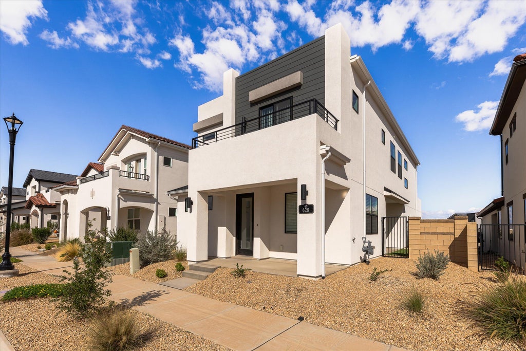 Photo of 628 W Juniper Hill DR, Saint George, UT 84790 (MLS # 26-277253)