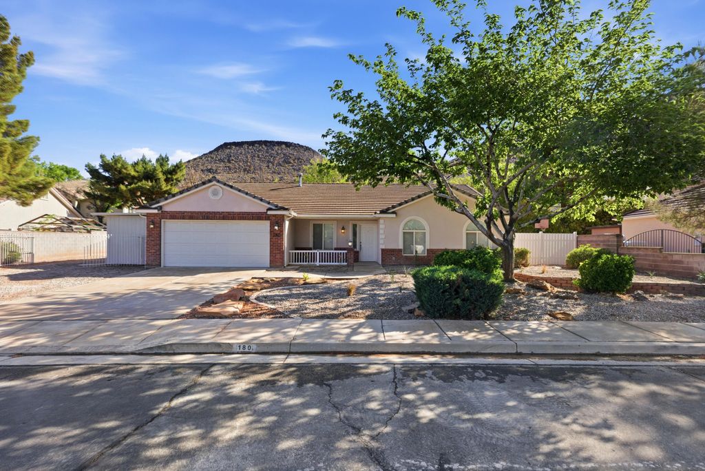 Photo of 180 N ECLIPSE DR, Saint George, UT 84770 (MLS # 26-271498)