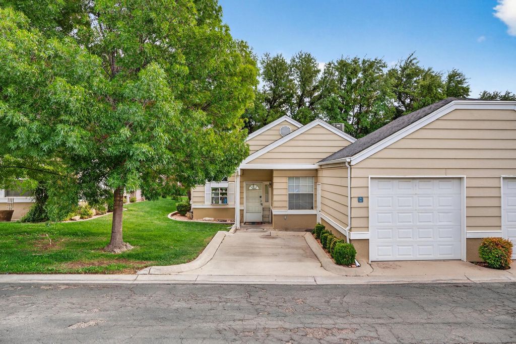 Photo of 345 N 2450 #120, Saint George, UT 84790 (MLS # 25-266063)