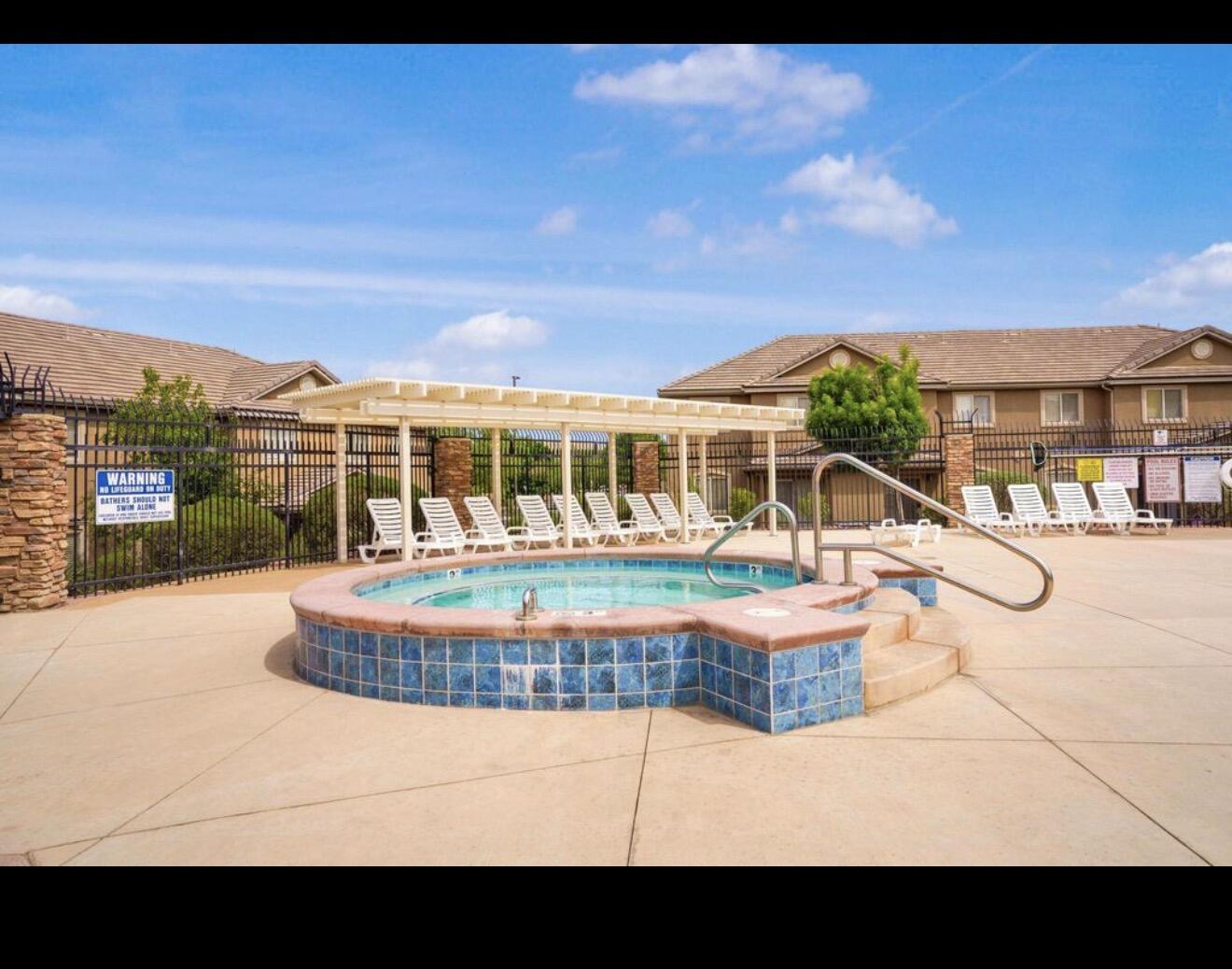 HIDDEN VALLEY TOWN HOMES - Residential