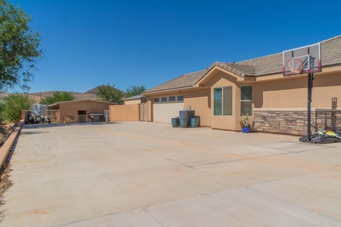 Tiny photo for 1216 S 920 W, Hurricane, UT 84737 (MLS # 26-276729)