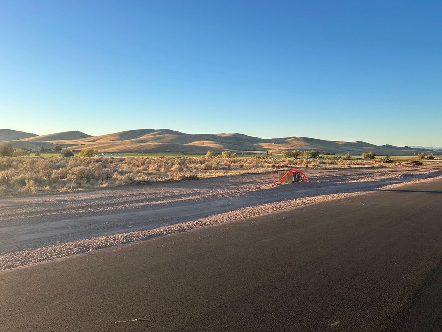 Nice 1.21 acre lot Located in Enterprise.
Can have up to 2-4  horses