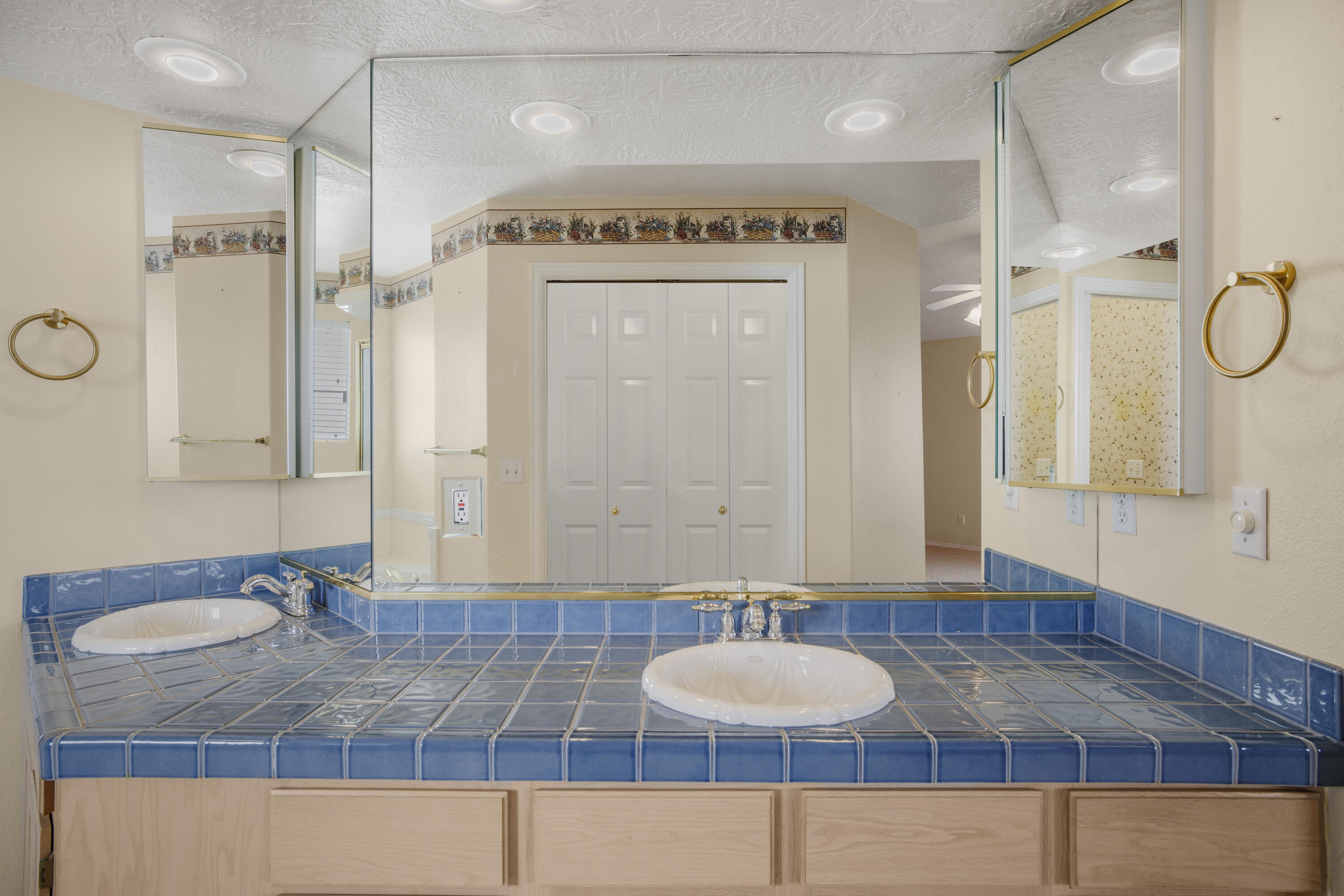 VISTA DEL SOL TOWNHOMES - Residential