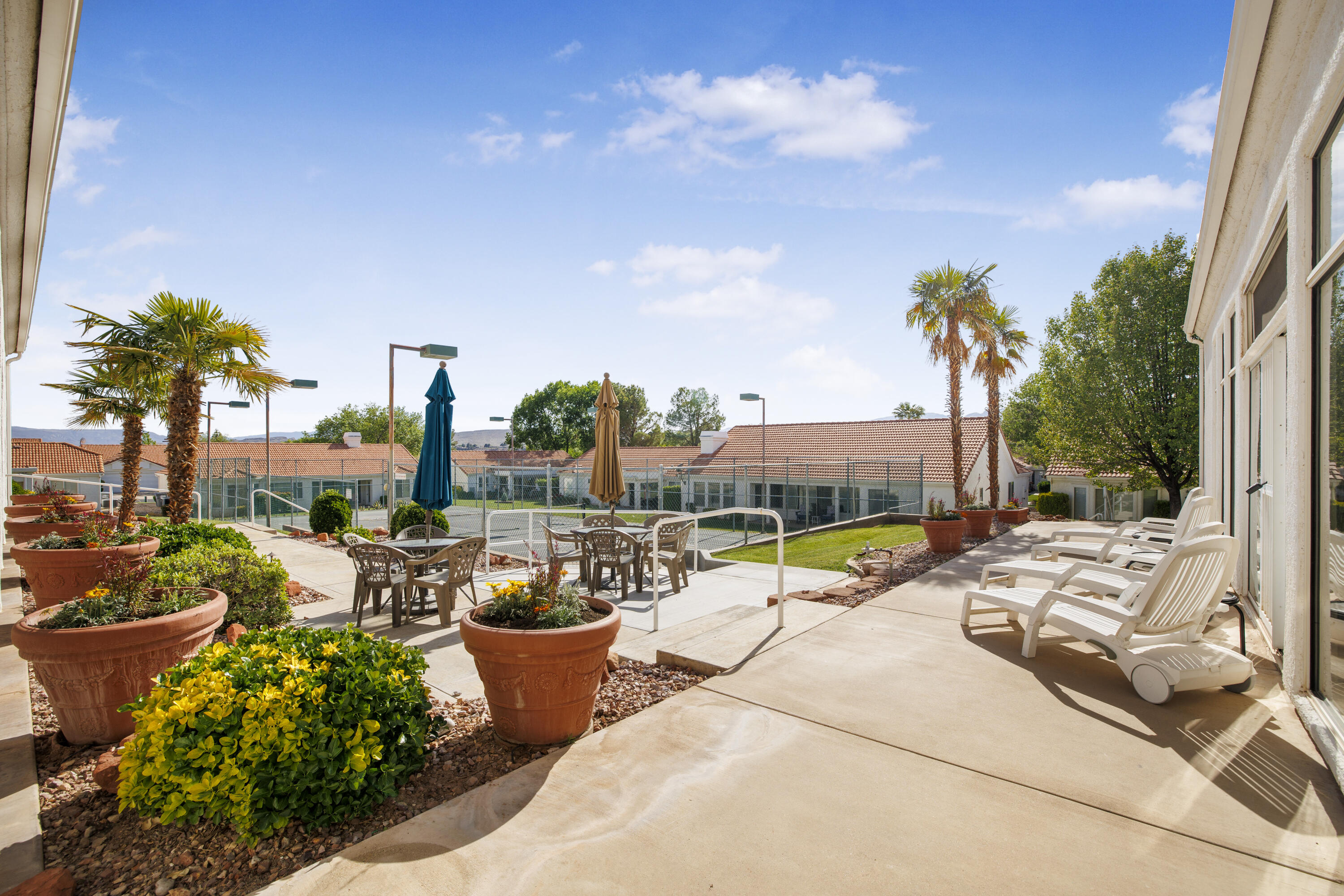 VISTA DEL SOL TOWNHOMES - Residential