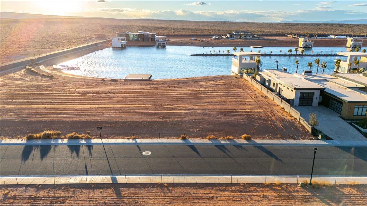 SOUTHERN SHORES - Land