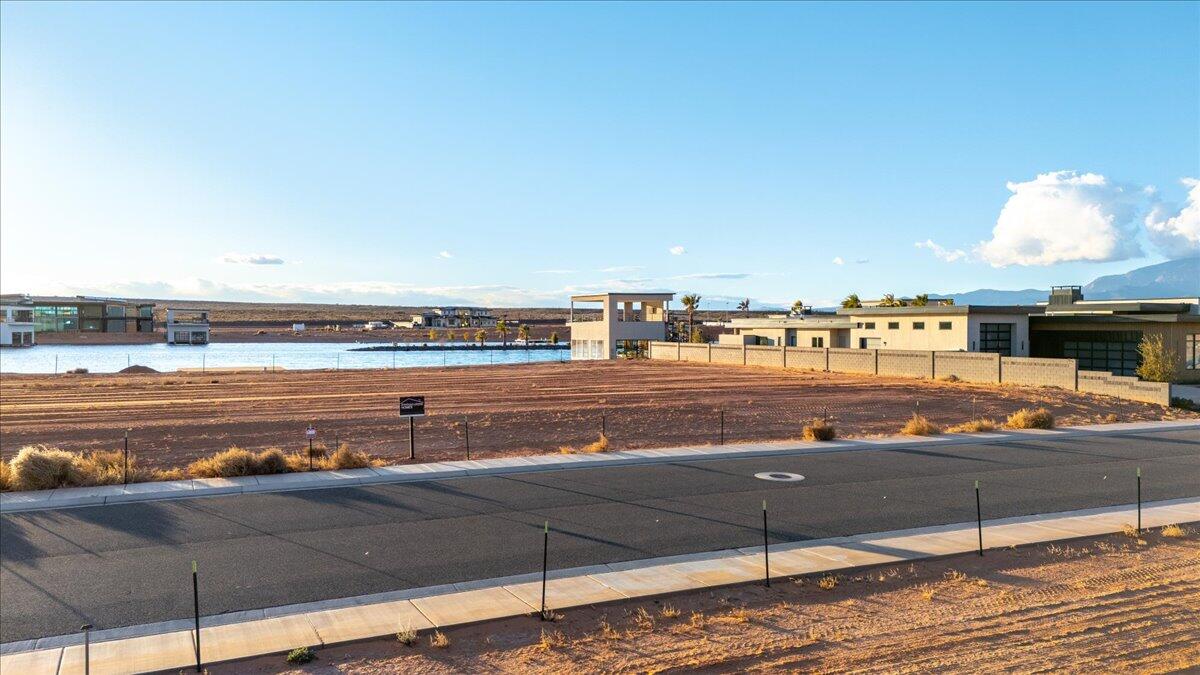 SOUTHERN SHORES - Land