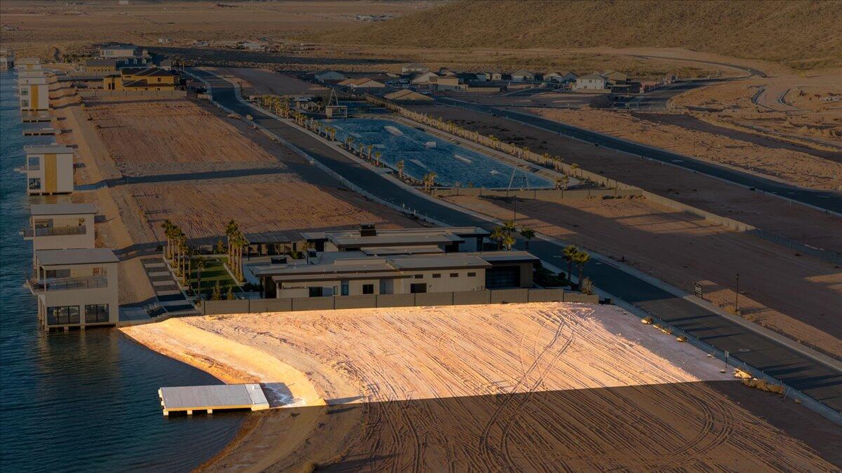 SOUTHERN SHORES - Land