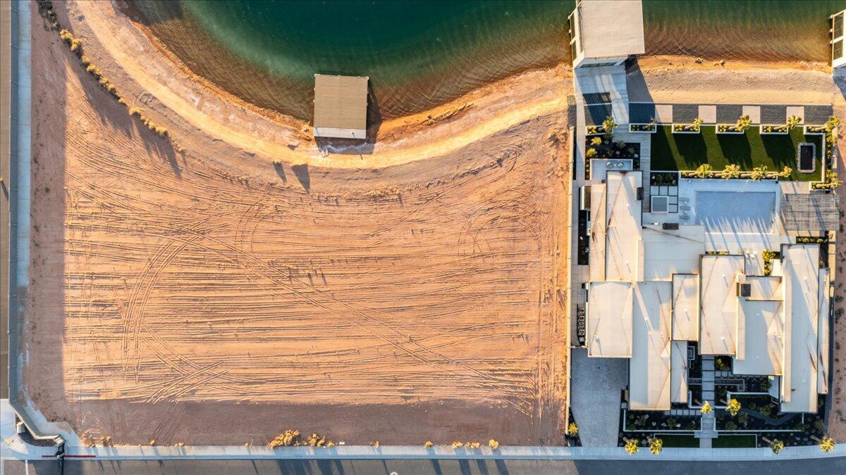 SOUTHERN SHORES - Land