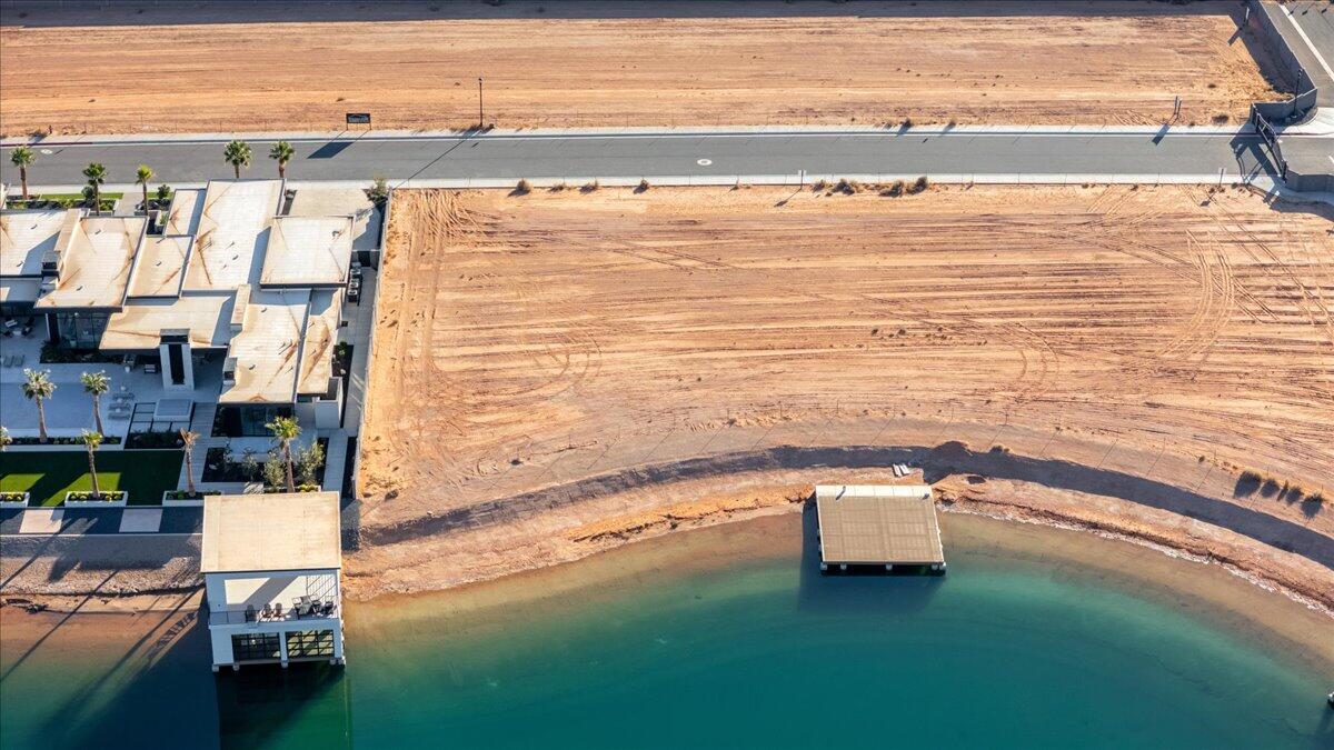 SOUTHERN SHORES - Land