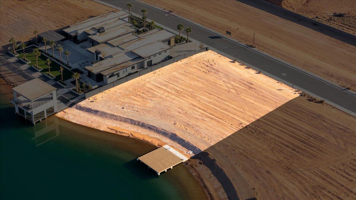 SOUTHERN SHORES - Land