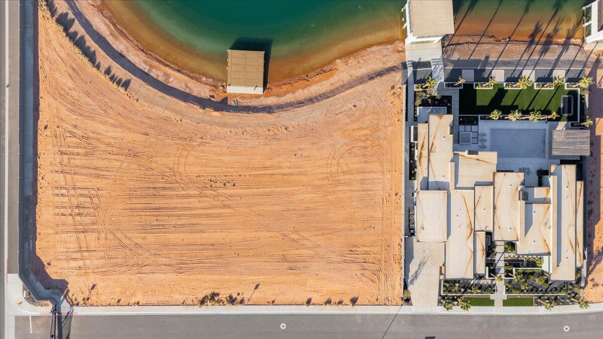 SOUTHERN SHORES - Land