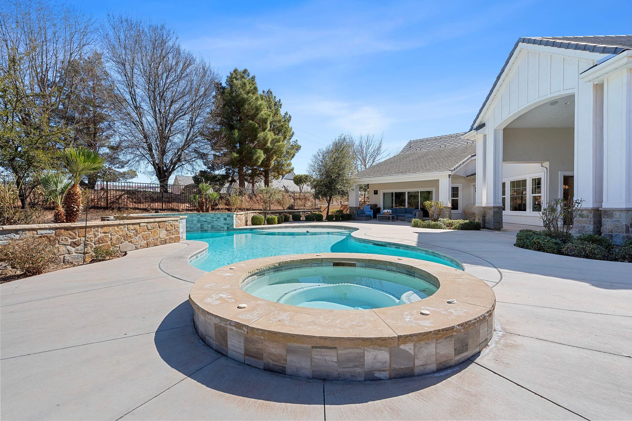 OLD FARM ESTATES - Residential