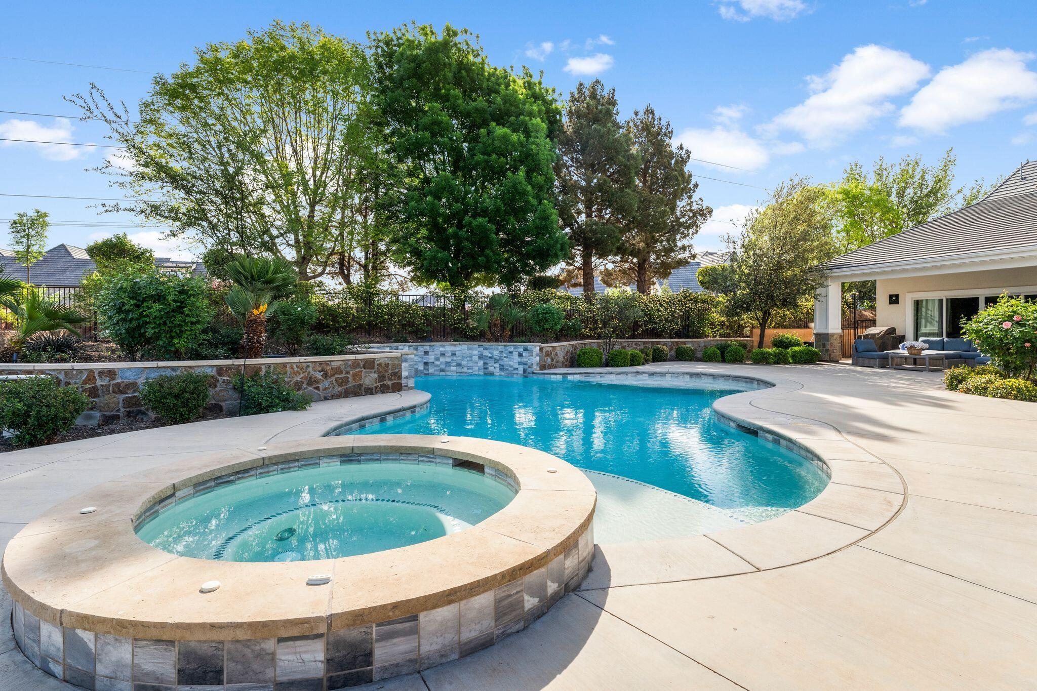 OLD FARM ESTATES - Residential