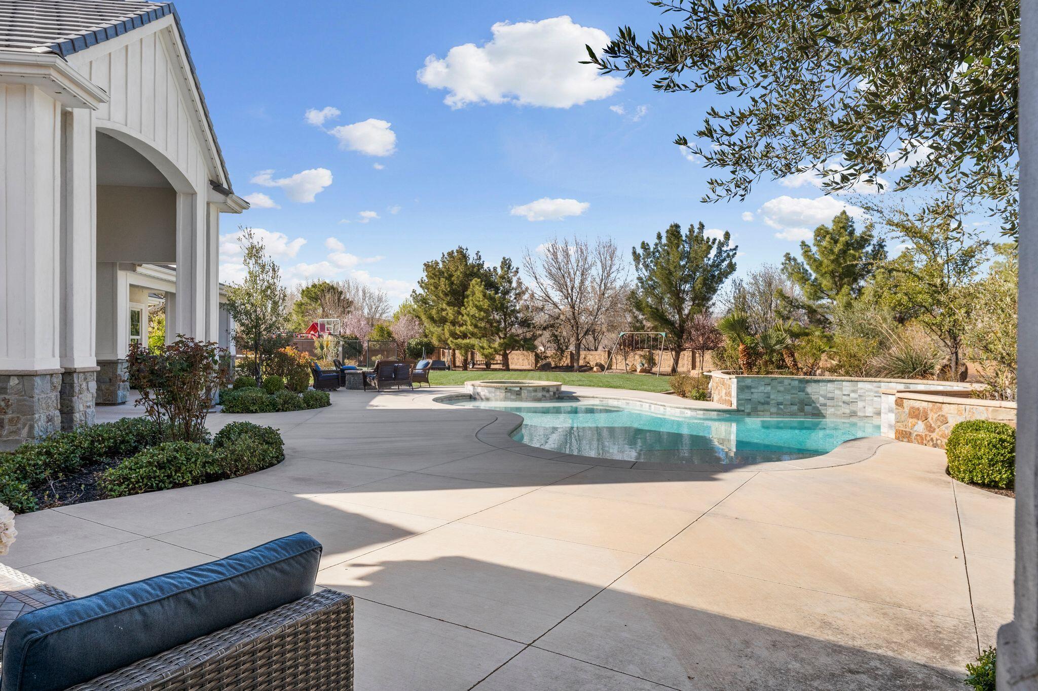 OLD FARM ESTATES - Residential