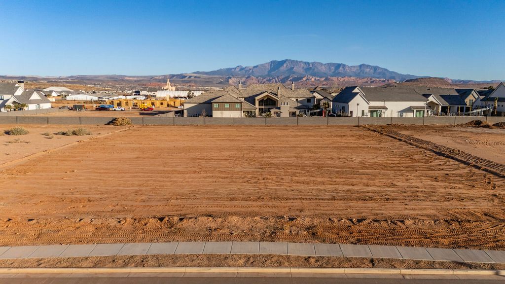 Photo of 3311 E ASHBURY DR, Saint George, UT 84790 (MLS # 26-268578)
