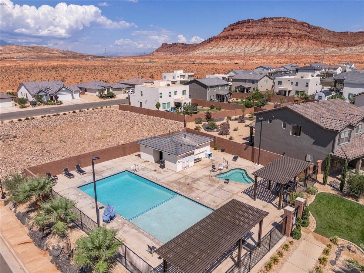 WARNER GATEWAY - Residential