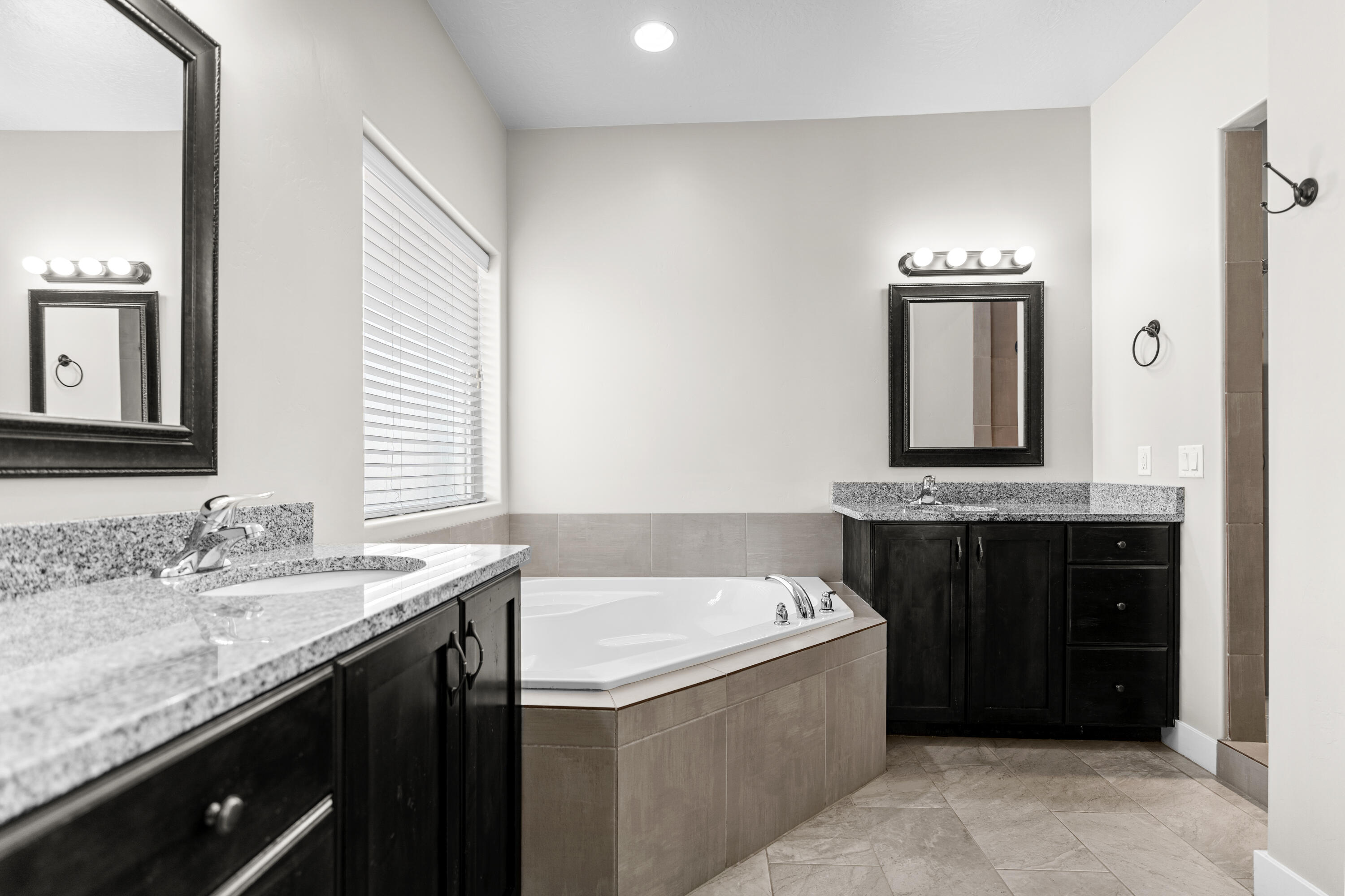 DESERT RIDGE - Residential