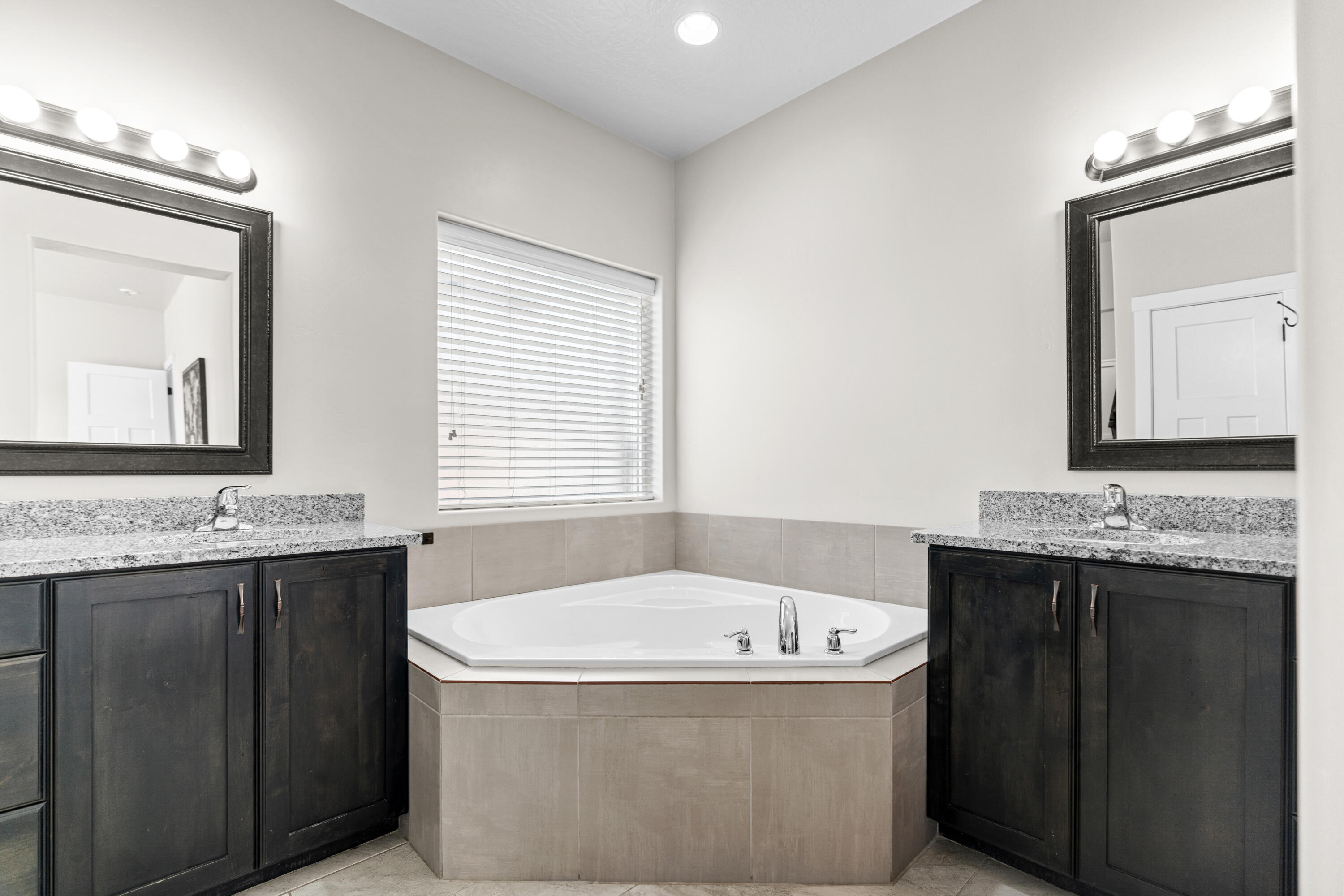 DESERT RIDGE - Residential