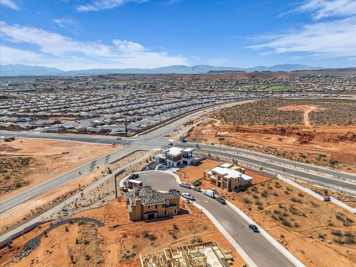 SOLENTE VILLAGE - Land