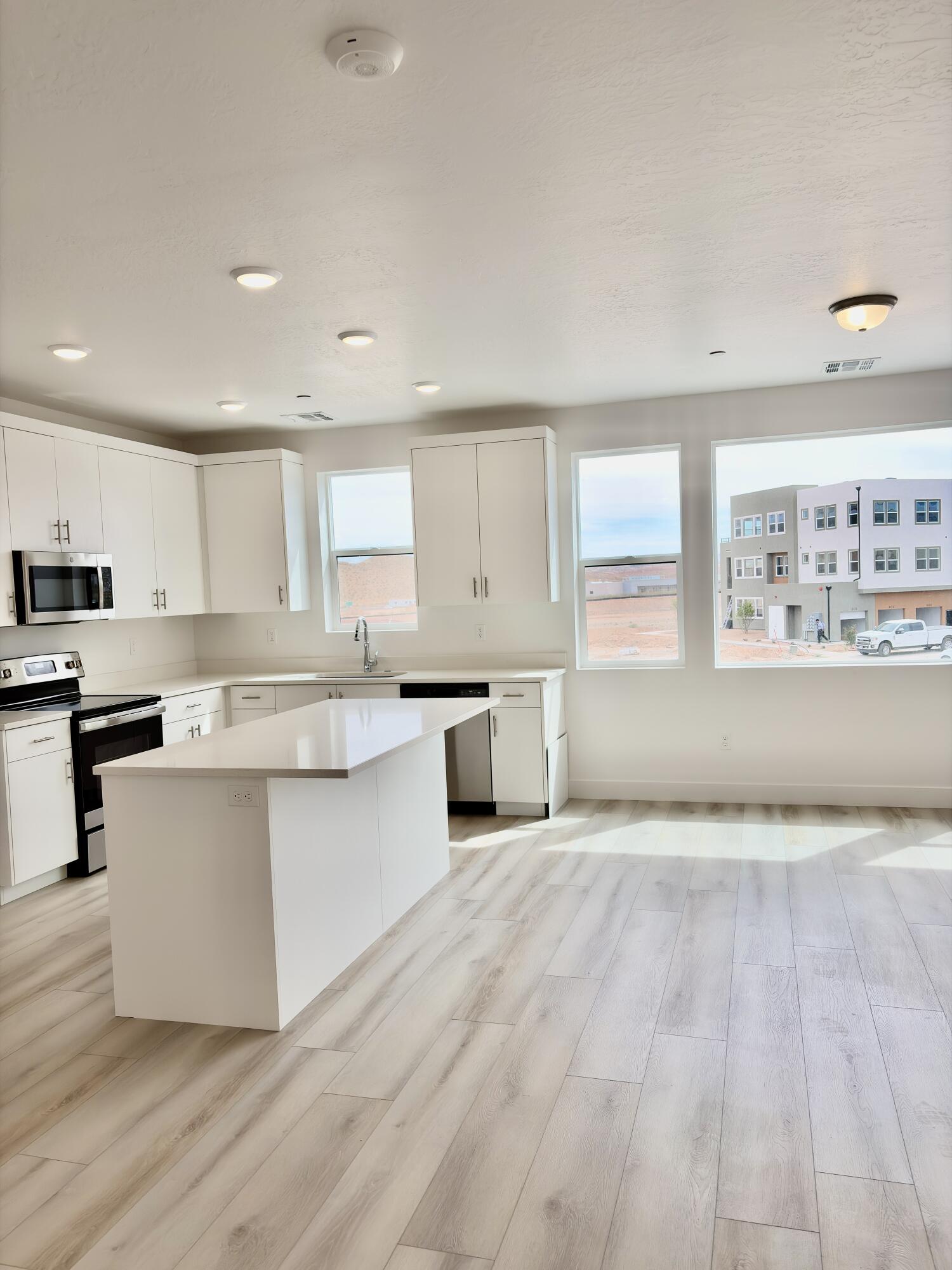 AUBURN HILLS - Residential