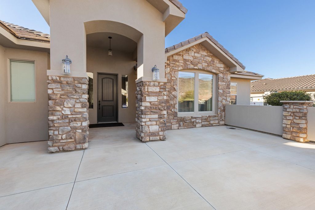 Photo of 2892 S 3300 W, Hurricane, UT 84737 (MLS # 26-268606)